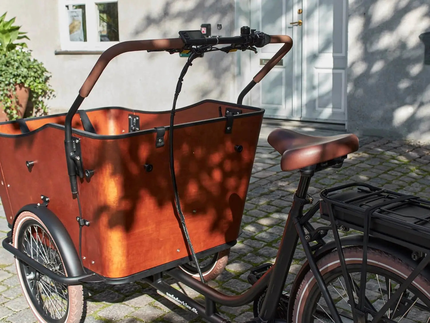 AMCARGOBIKES ULTIMATE HARMONY CARGO ELECTRIC TRICYCLE – BLACK/WOODGRAIN